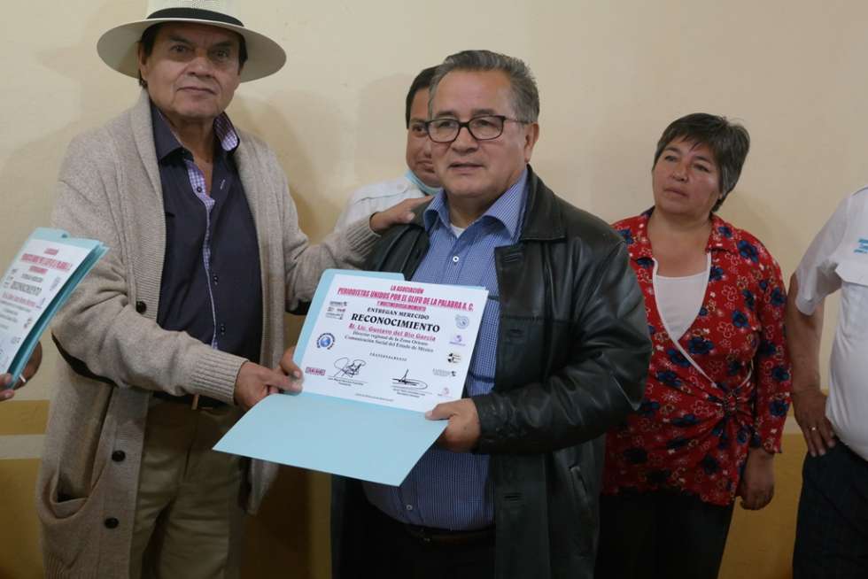 PUGPAC entrega reconocimiento al Lic. Gustavo del Río García