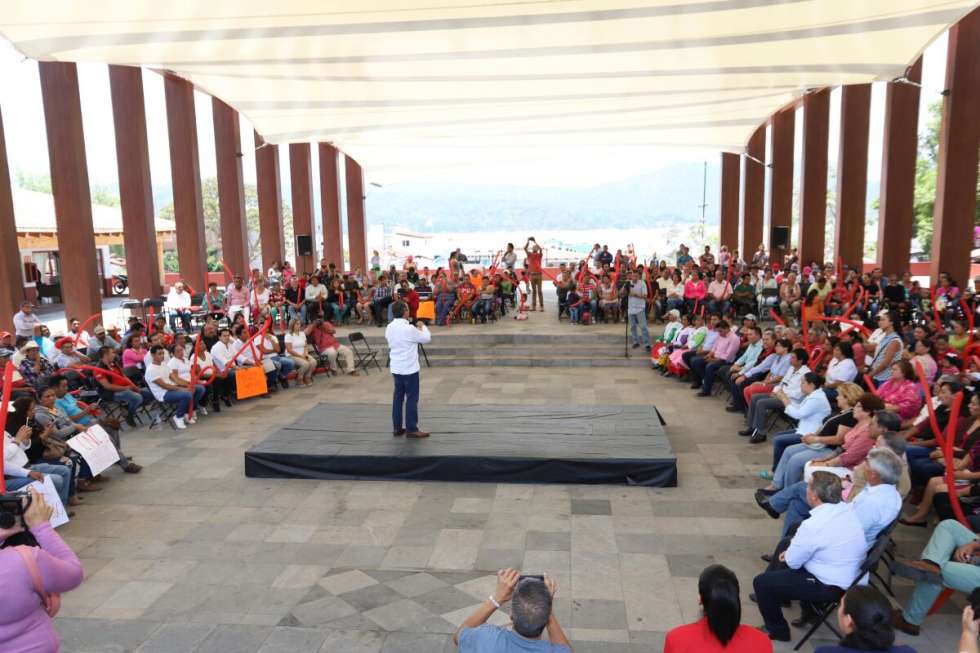 También en Amanalco dijo que los priistas enarbolan el proyecto que mejor conviene a México 