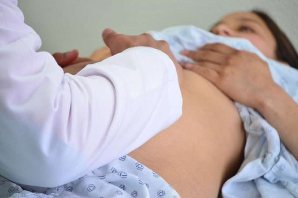 Las derechohabientes reciben orientación teórico-práctica sobre los cuidados básicos para el recién nacid