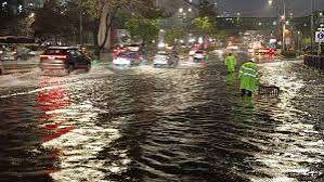 Vialidades colapsadas y rescates