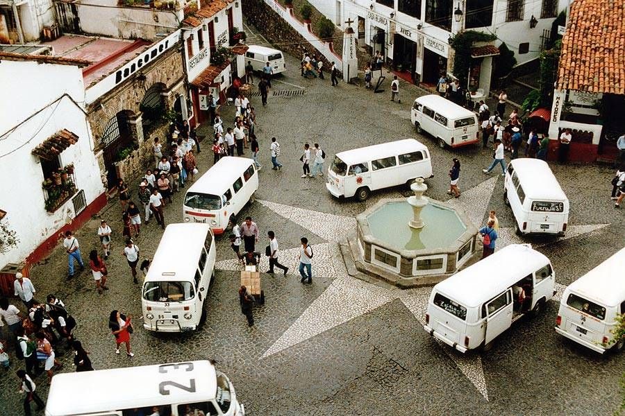 
Protestan opositores contra transportistas en Taxco
