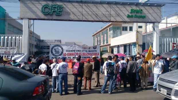 En Texcoco bloquearon instalaciones de CFE