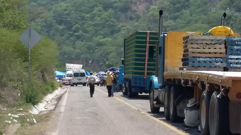 Anuncian damnificados marcha de Tlapa a Chilpancingo; exigen granos básicos  