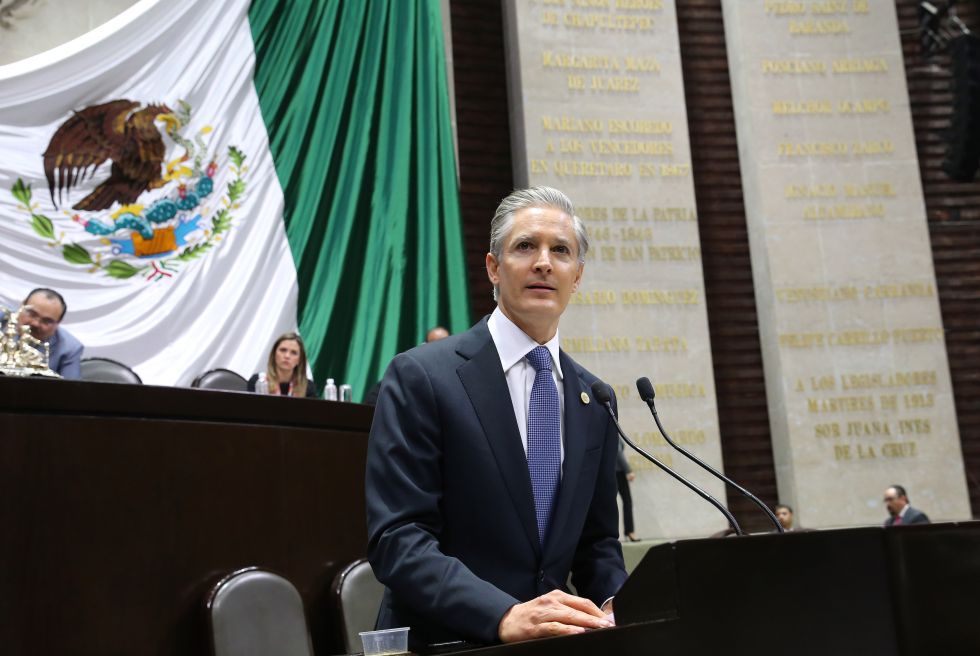 Alfredo del Mazo de visita a Ecatepec y la sede del grupo político Río de Luz