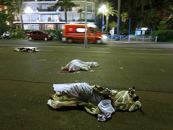Van 80 muertos por atentado en Niza