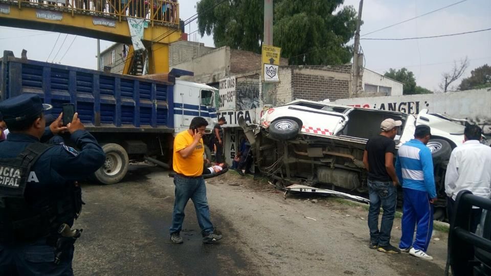 Tráiler impacta a combi y deja 3 muertos en la México-Texcoco