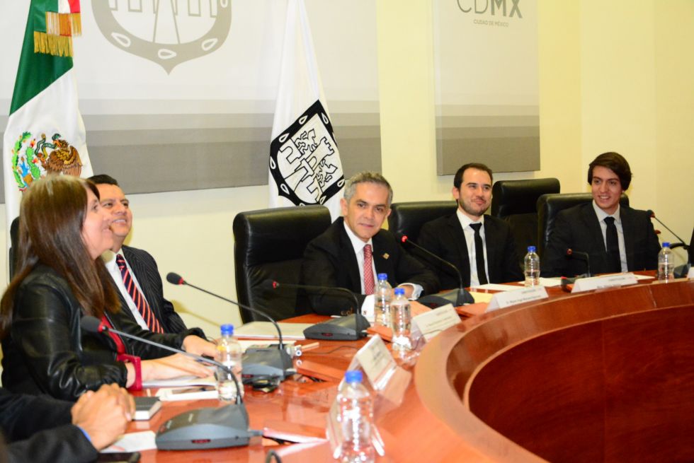 Presentan a Jefe de Gobierno propuestas más votadas para Constitución de CDMX