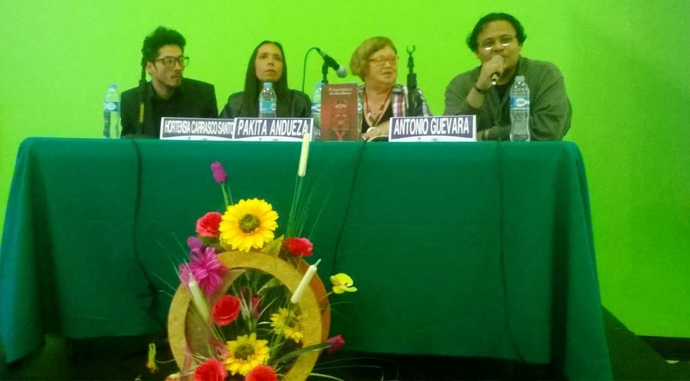 Pakita Andueza lee poemas en el CCMB; Hortensia Carrasco escribe y lee un prodigioso texto