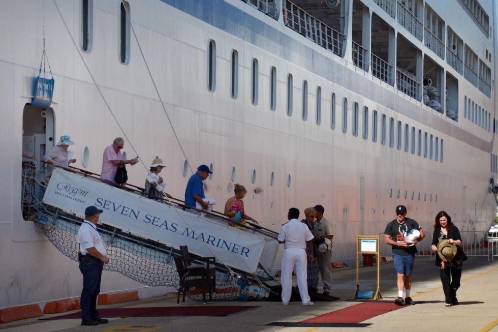 Arriba primer crucero de la temporada a Acapulco