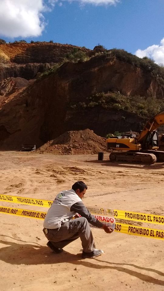 Clausuran minas en Tepetlaoxtoc