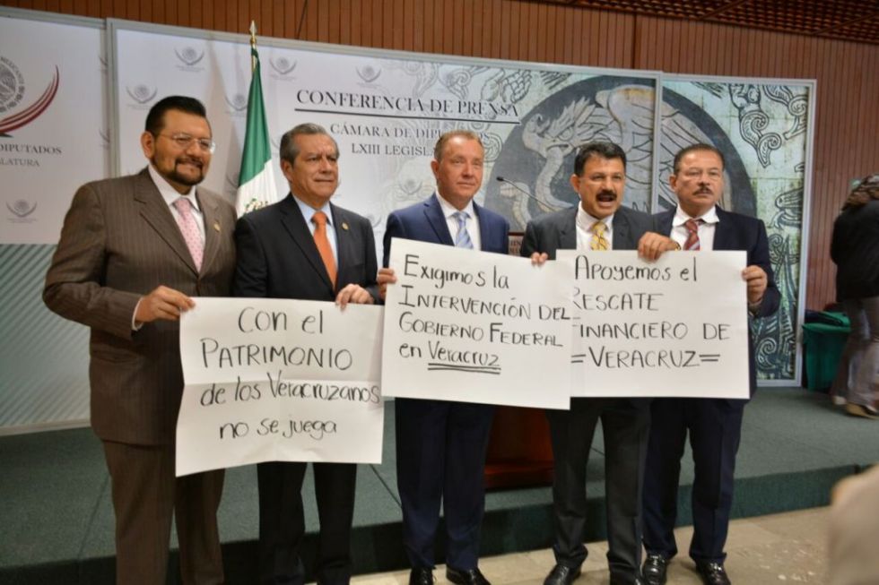 Pago directo para ayuntamientos e incautación de bienes contra saqueadores de Veracruz: Enrique Cambranis