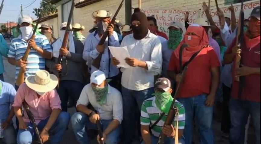 Cansados de ’Los tequileros’, se arman ciudadanos de San Miguel Totolapan 