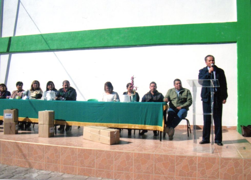 La diputada Mirian Sánchez Monzalvo atiende demanda escolar en Chiautla
