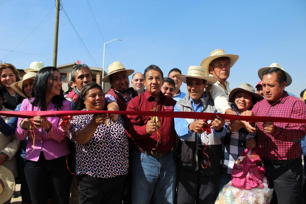 Entregan obras en escuelas públicas y calles de Santa María Tecuanulco, Texcoco