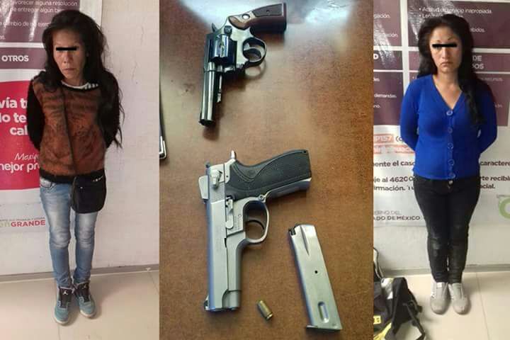 Policía de Chimalhuacán detiene a dos mujeres por robo a comercio con armas de fuego