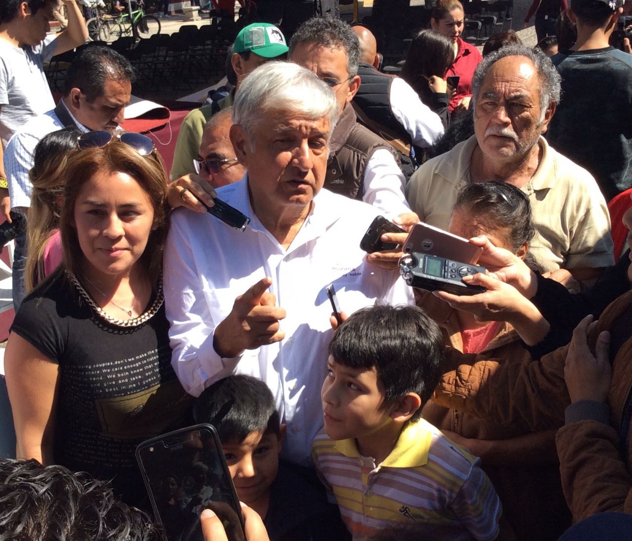 "No vamos a ser comparsas de Peña Nieto": AMLO
