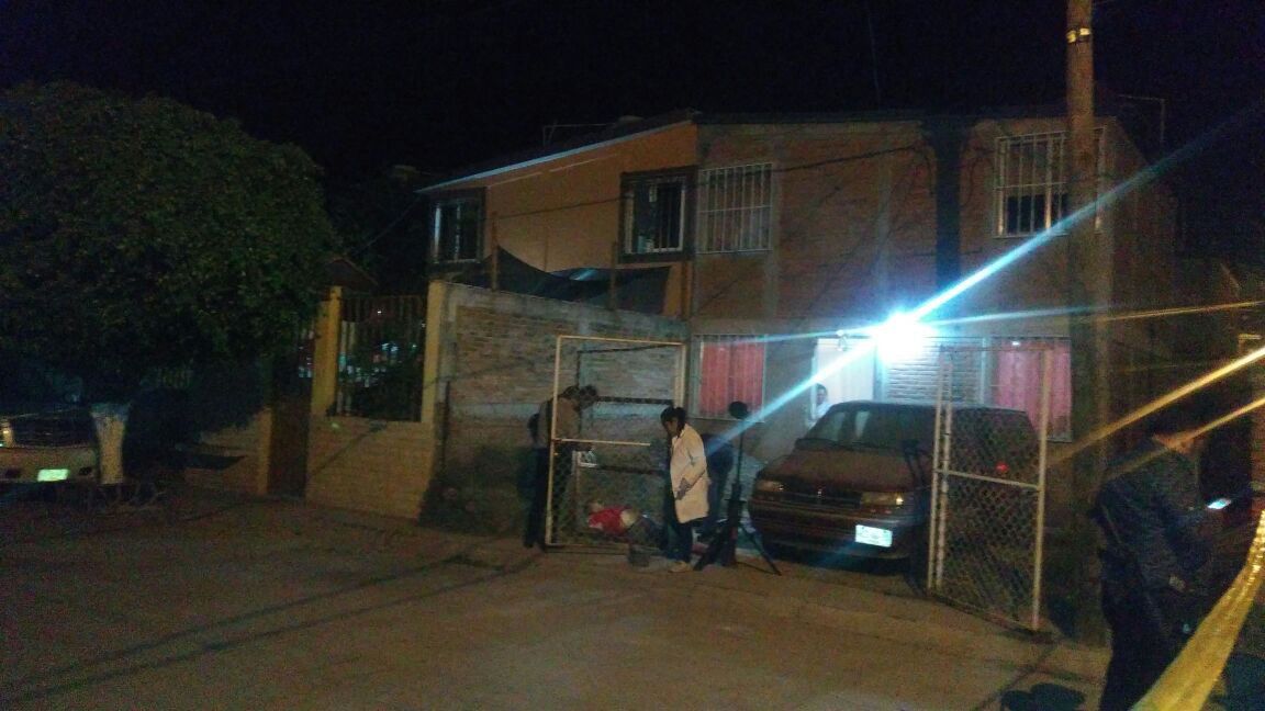 Ejecutan a un maestro en la puerta de su casa, en Iguala