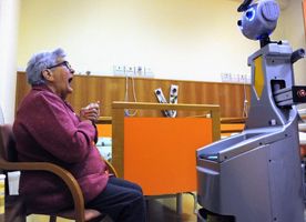 Desarrollan robot de compañía para adultos mayores
