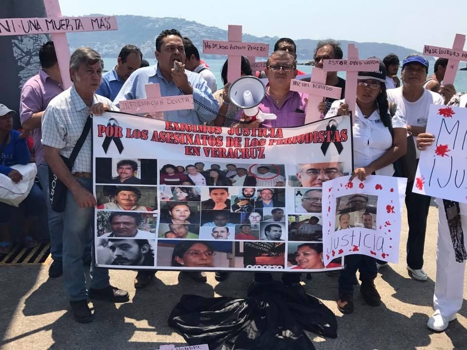 Protestan periodistas por asesinato de compañeros en México  