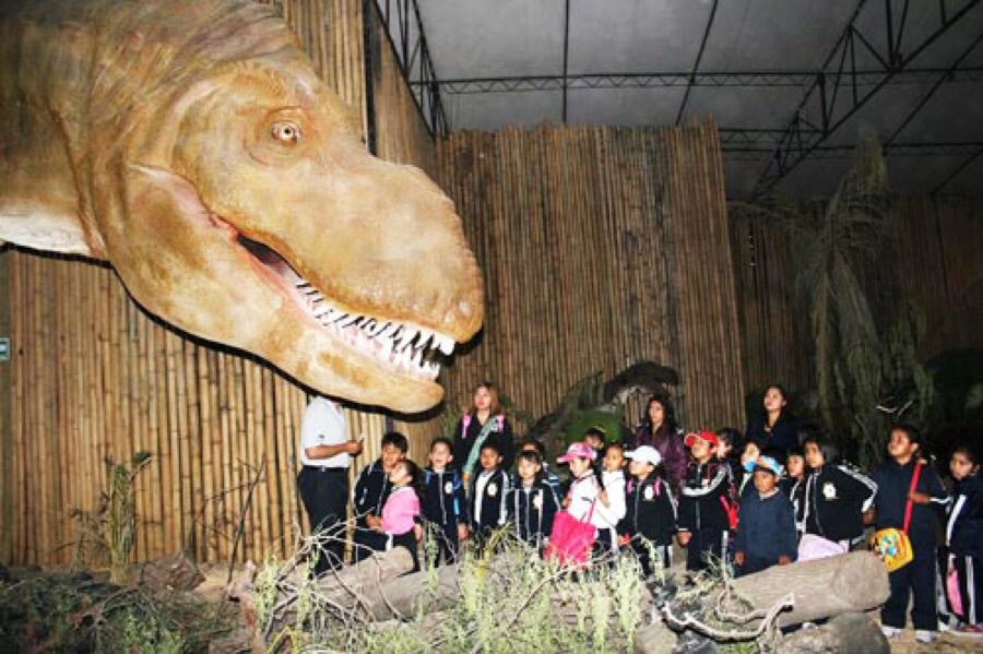 Dinosaurios llegan a la feria de Chimalhuacán
