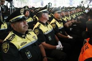 En el Estado de México acuartelan  a policías por la elección a gobernador