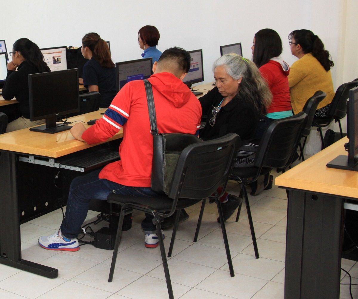 Imparten curso de computación básica para adultos mayores en Chimalhuacán