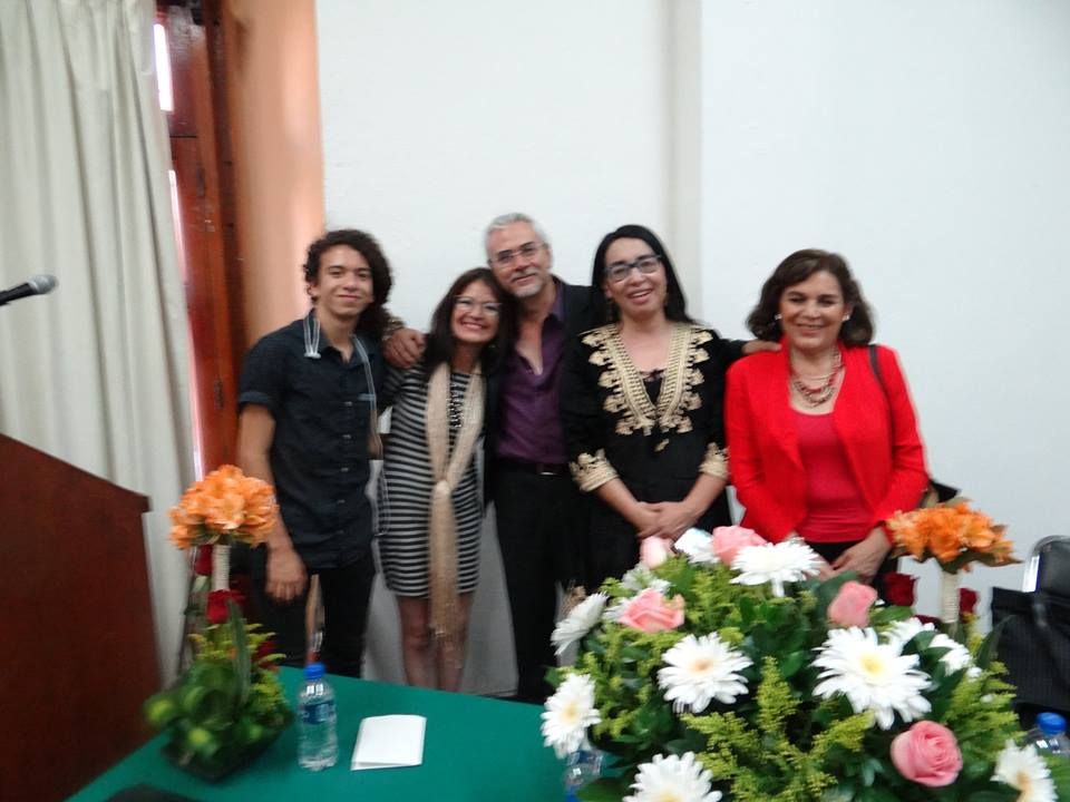 Hugo Loaiza recibe emotivo homenaje por trayectoria artística y cultural en Texcoco