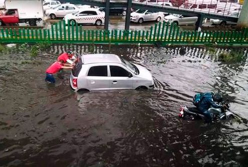  Lluvias provocan encharcamientos en Coacalco, Ecatepec y Tultitlán
