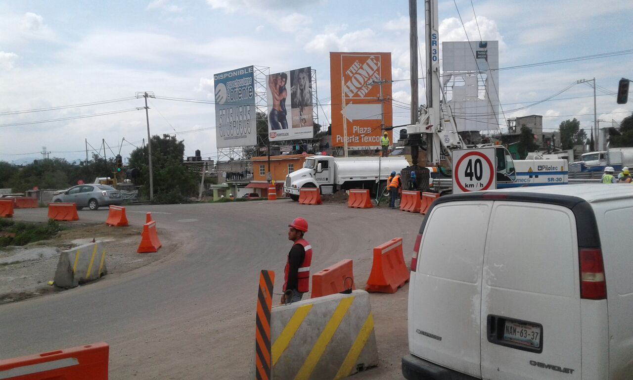 Caos y desorden por obras del NAICM en Texcoco; policías de tránsito y vialidad brillan por su ausencia