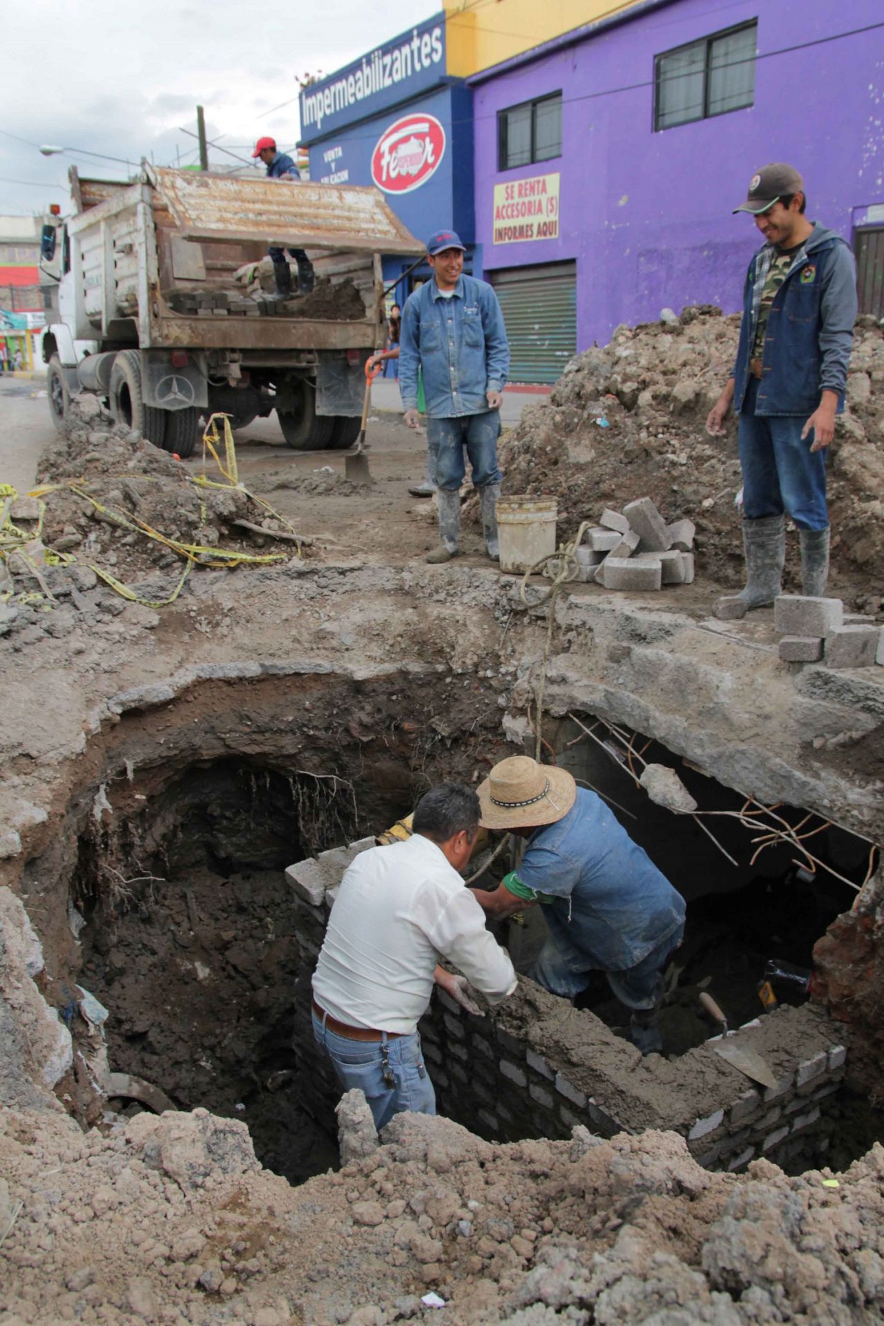 Atiende gobierno de Ecatepec socavones generados por lluvias 
