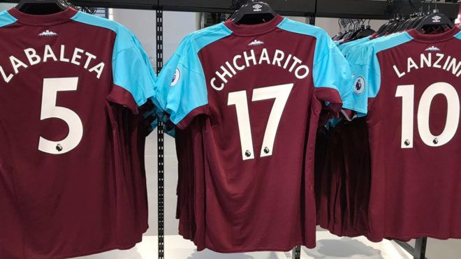 El West Ham se une a la iniciativa de Chicharito y Miguel Layún