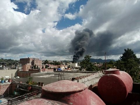 Pipa con químicos explota en Tultepec y Melchor Ocampo