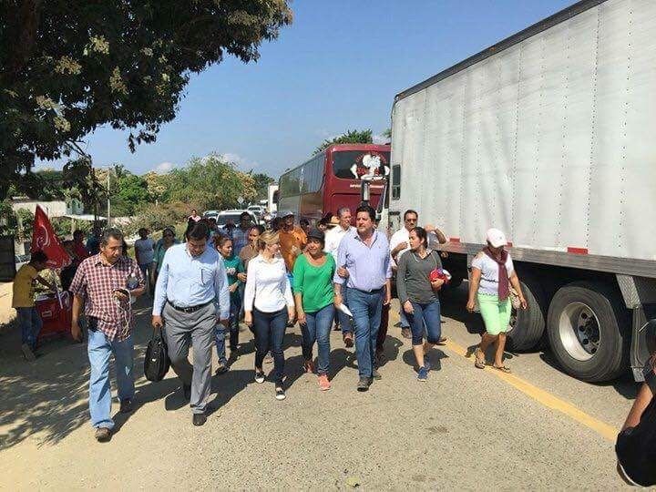 Concluye bloqueo y protesta en la carretera federal Acapulco-Zihuatanejo 