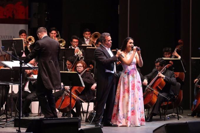 El tenor Fernando de la Mora deleita al público en CCMB, Texcoco
