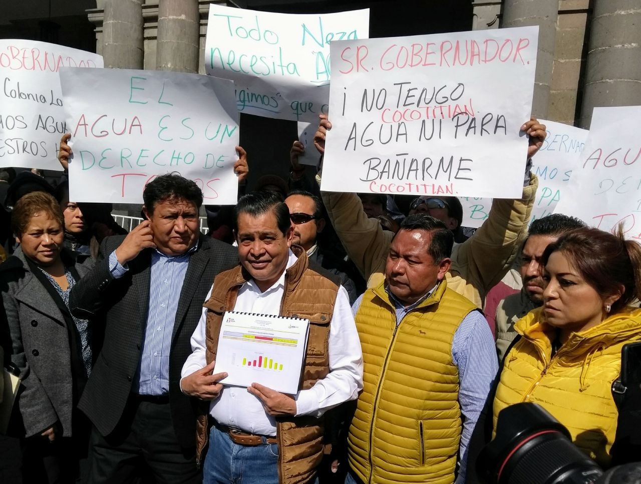 Inicia presidente municipal de Nezahualcóyotl plantón indefinido en Toluca por agua para neza