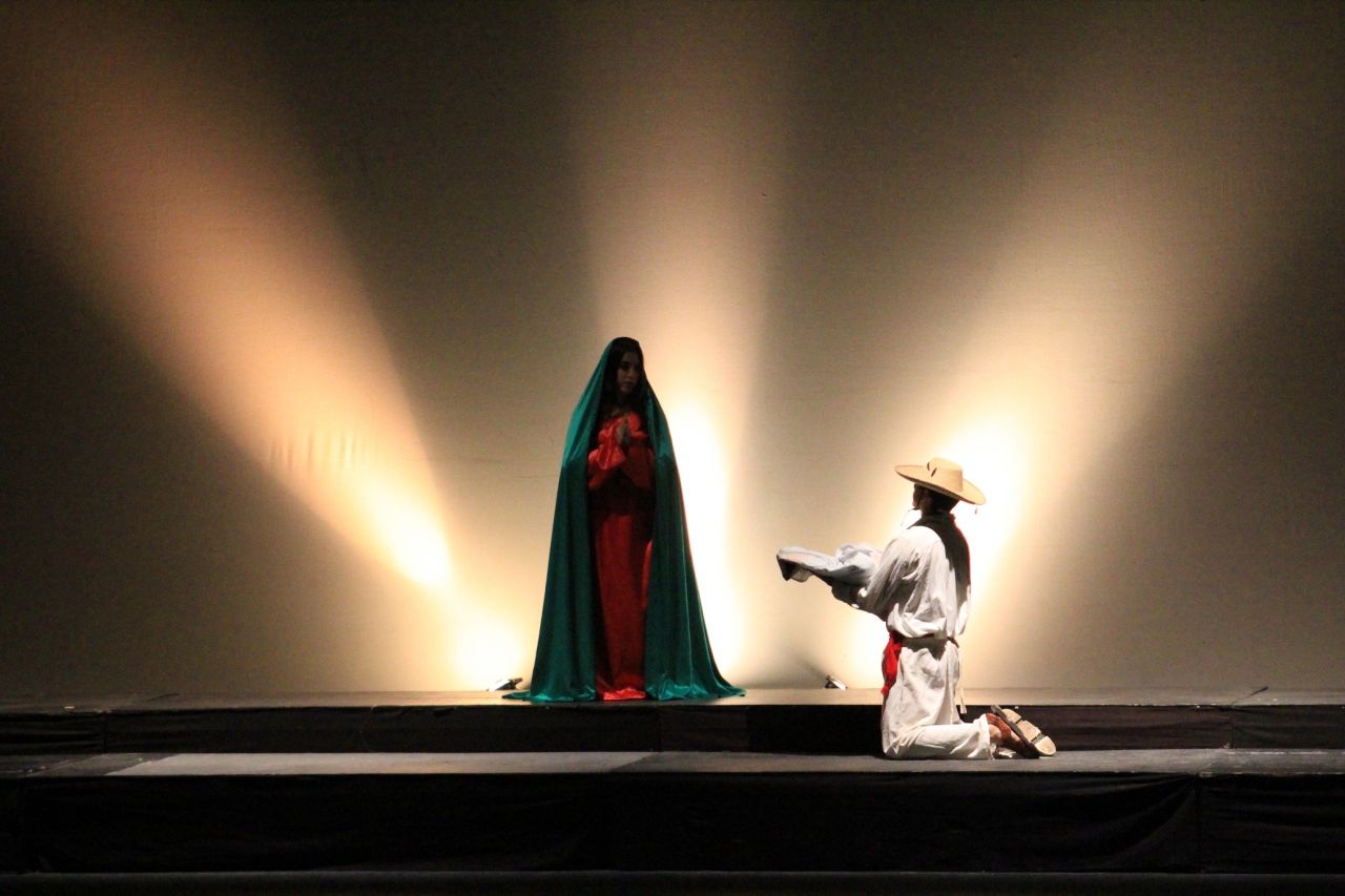 Con danza y pastorela, la Compañía Folclórica
Sinaloense celebra las Fiestas decembrinas.