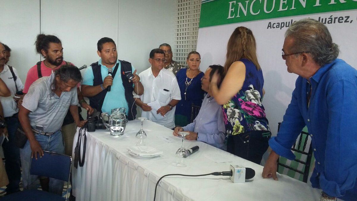 Policías agreden a reporteros y fotógrafos durante cobertura en Acapulco