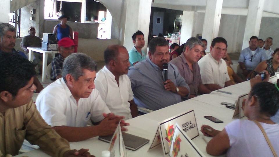 Arropan dirigentes de Costa Chica a Óscar Chávez para la diputación federal 