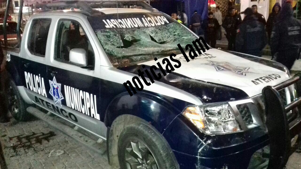Habitantes de Atenco  se enfrentan con policías y dejan destrozos en la presidencia y patrullas. 