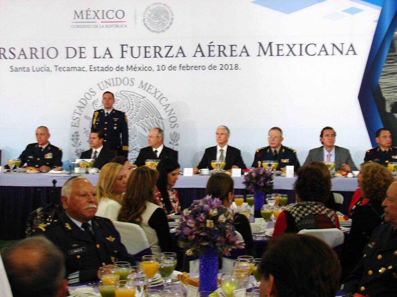 Enrique Peña Nieto, presidente de México encabezó el 103 aniversario de la Fuerza Aérea Mexicana en la Base de Santa Lucía