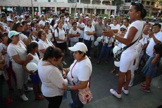 Marchan para exigir justicia por asesinato de bailarín en Acapulco 