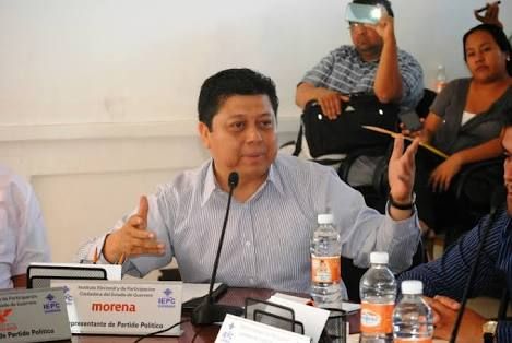 Viola la ley Rubén Cayetano y pide el voto como candidato a diputado de Morena en Costa Chica 
