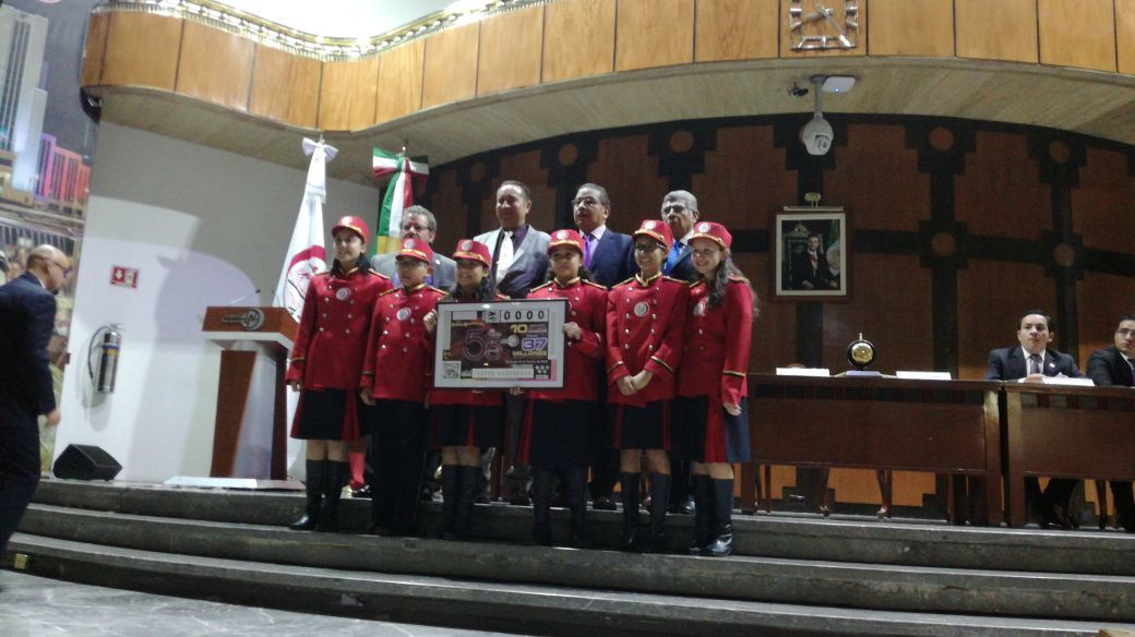 Lotería Nacional celebra sorteo especial por ’55 AÑOS DEL CECYT No. 7 Cuauhtémoc del IPN’