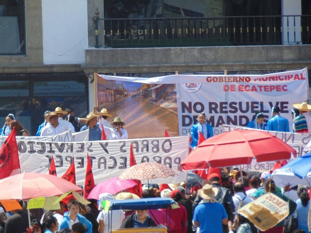  En Ecatepec, marchan miles de ciudadanos por cerrazón del gobierno municipal