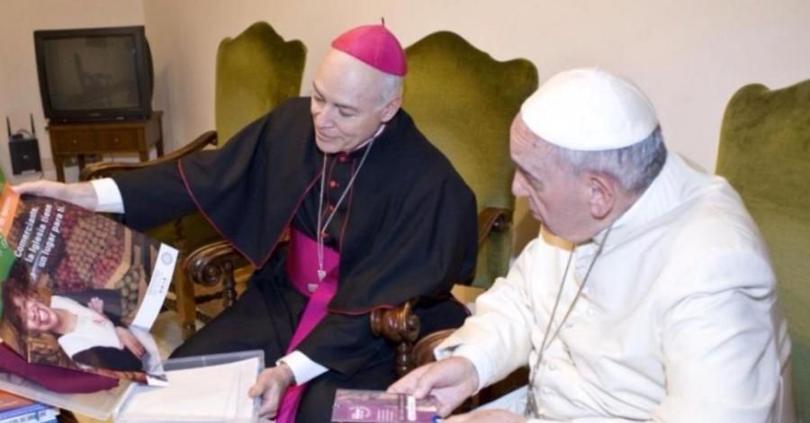 Papa recibe por primera vez en Vaticano al nuevo arzobispo de México