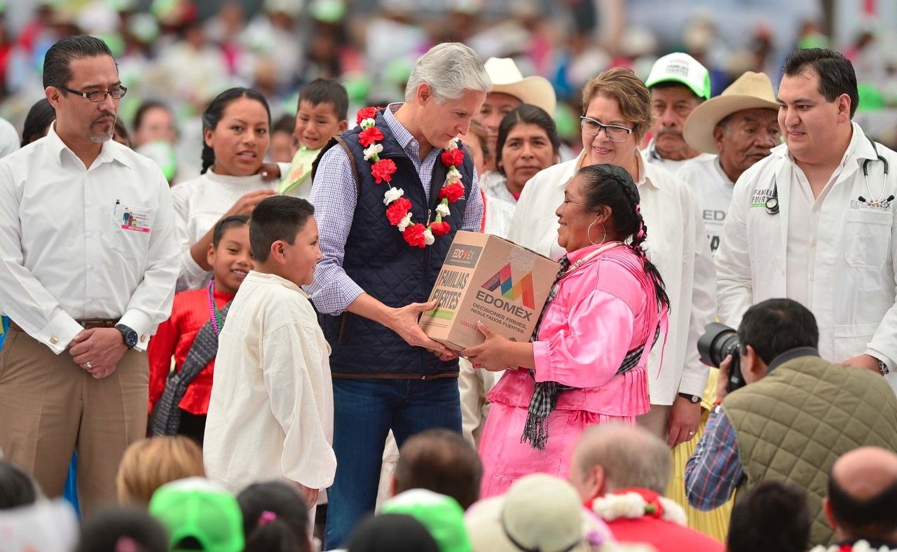  

Inicia Alfredo Del Mazo entrega de canastas alimentarias  para tener familias mexiquenses fuertes 