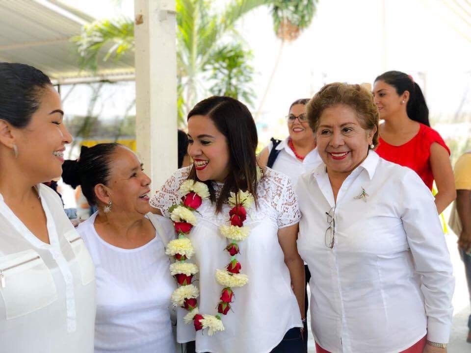 Imparte conferencia Gaby Bernal en Atoyac a mujeres líderes del PRI