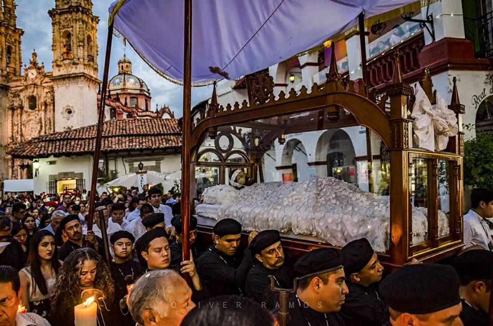En Taxco la procesión  del Cristo del Santo Entierro es la de más fervor