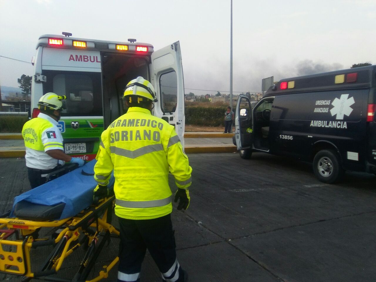 BRINDA ATENCIÓN HOSPITAL GENERAL DE CHALCO A LESIONADOS POR ACCIDENTE EN LA MÉXICO - PUEBLA.