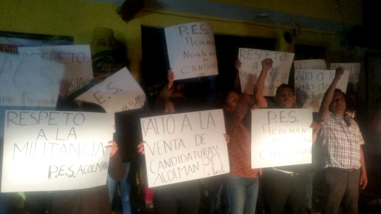 Militantes del Partido Encuentro Social en Acolman se manifiestan  en contra la Imposición de Rigoberto Cortes como su candidato a la alcaldía. 